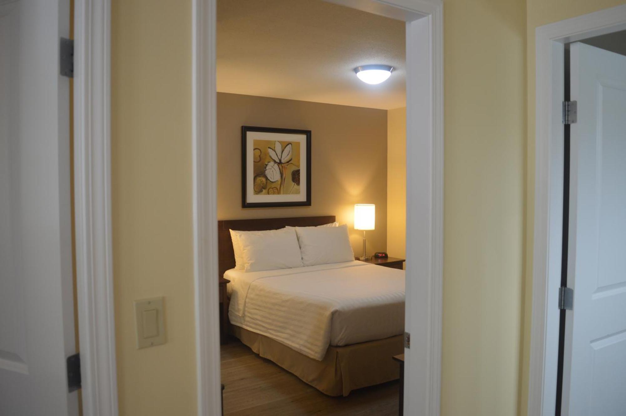 Siesta Suites Kelowna Kültér fotó