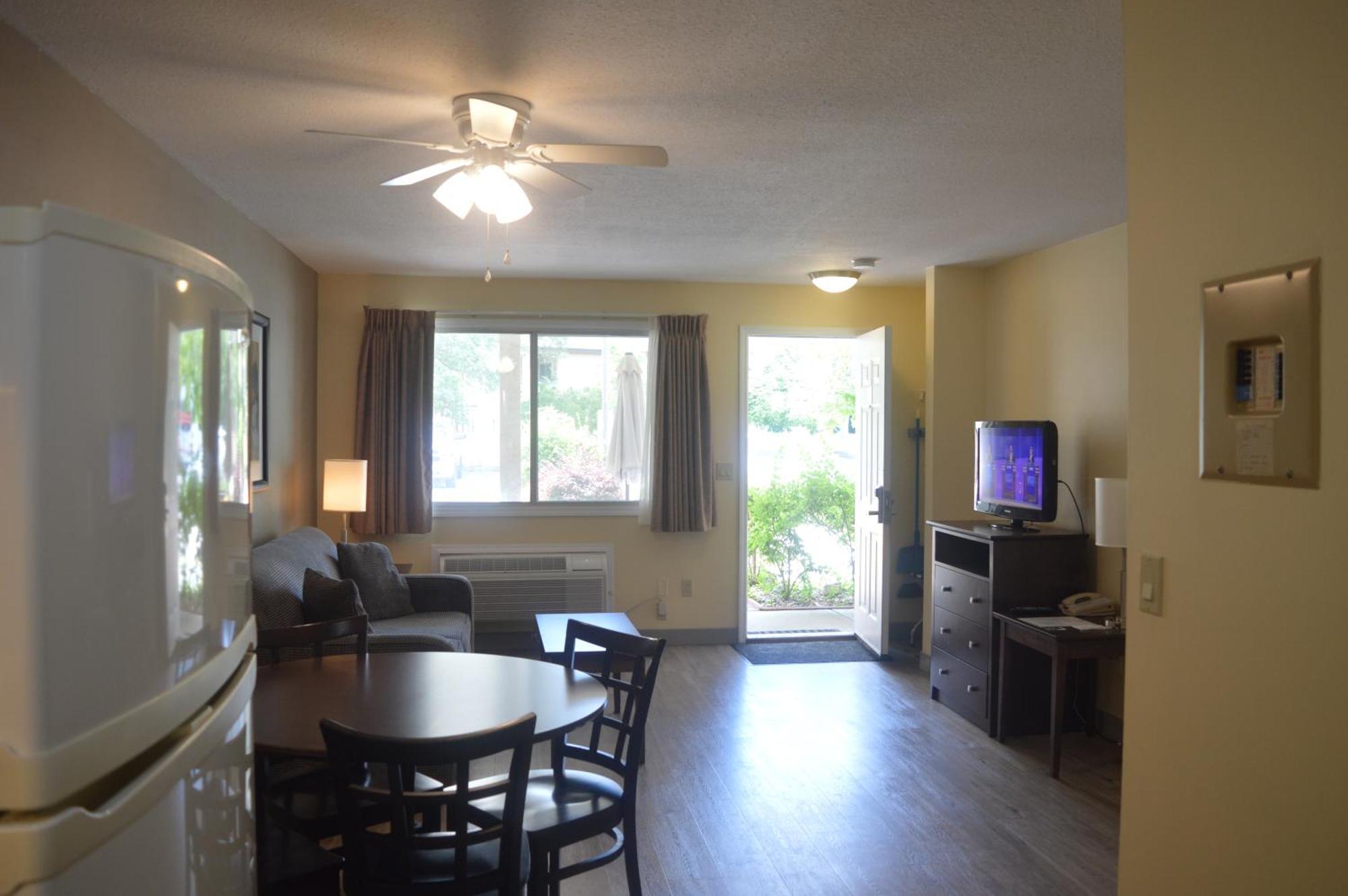 Siesta Suites Kelowna Kültér fotó
