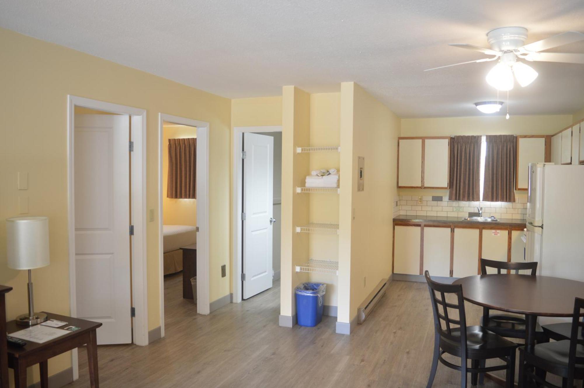 Siesta Suites Kelowna Kültér fotó