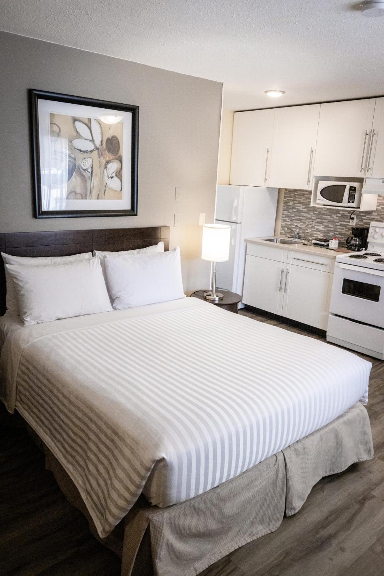 Siesta Suites Kelowna Kültér fotó