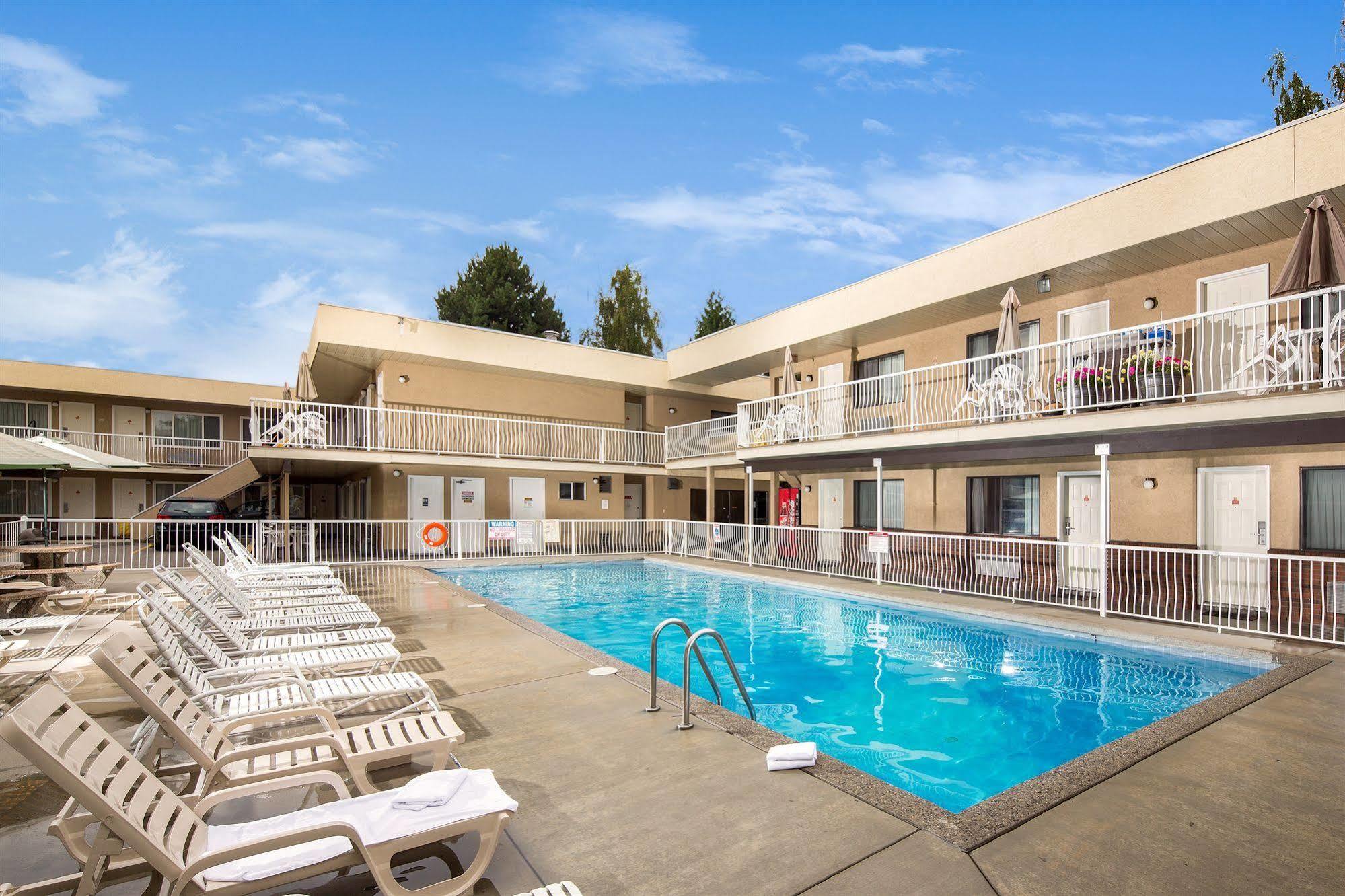 Siesta Suites Kelowna Kültér fotó