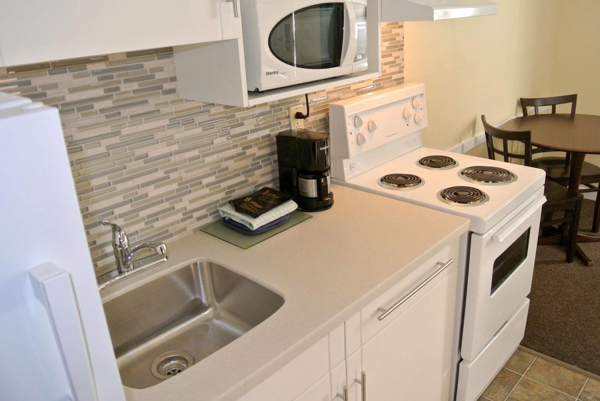 Siesta Suites Kelowna Kültér fotó
