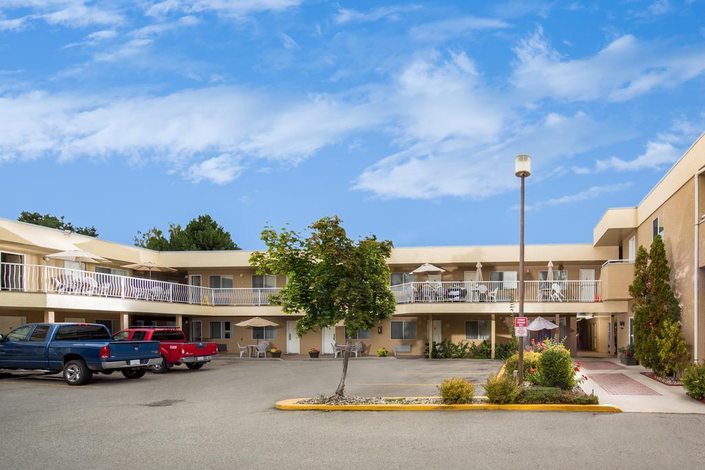 Siesta Suites Kelowna Kültér fotó