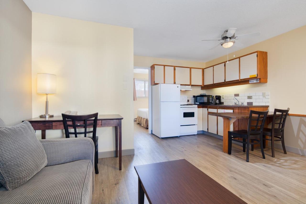 Siesta Suites Kelowna Kültér fotó